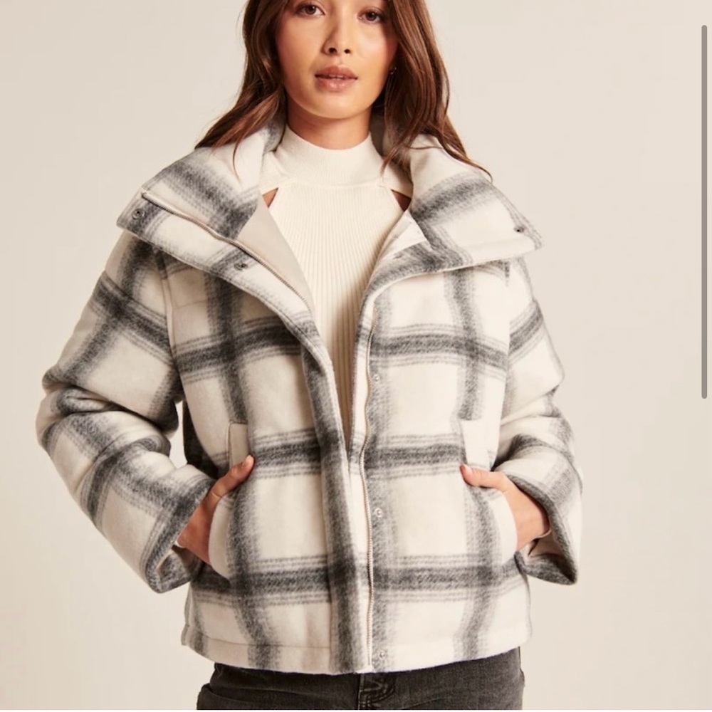 Abercrombie & Fitch A&F Wool-Blend Mini
Puffer in Cream Plaid - XS